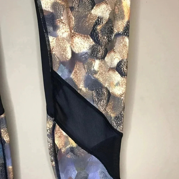 Athleta Asym Mesh Sonar Tight Leggings Pants Women’s Size XS Black Gold Silver - Picture 7 of 14